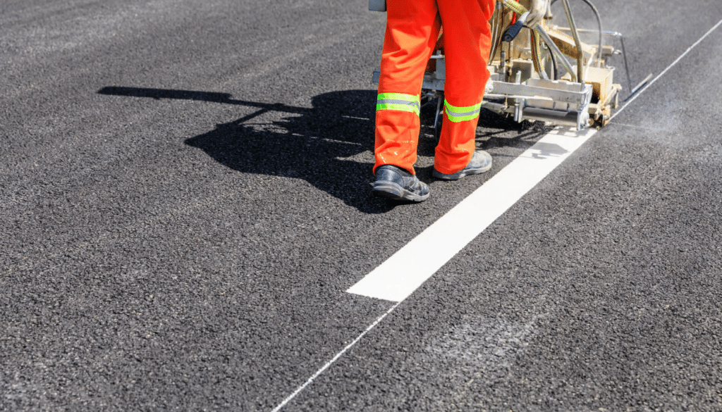 Cover บทความ สีทาถนน ควรใช้สีอะไรผสมบ้าง? ใช้แบบไหนดีที่สุด?